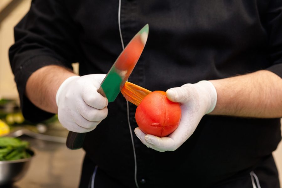 peeling-a-tomato